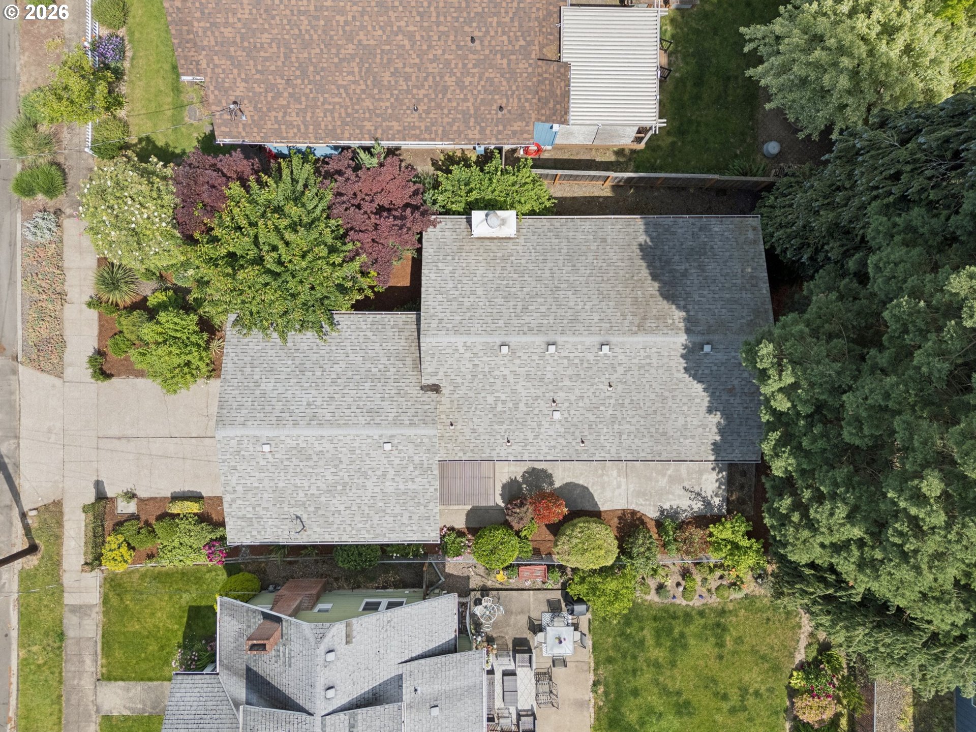 255 West Berkeley Street Gladstone, OR 97027 - Photo 36 of 37 an aerial view of a house with a yard