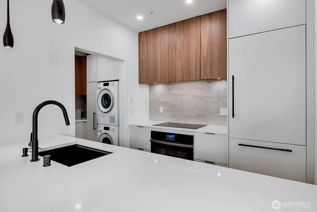 $1,099,000 | 300 110th Avenue Northeast, Unit 314, Bellevue, WA 98004