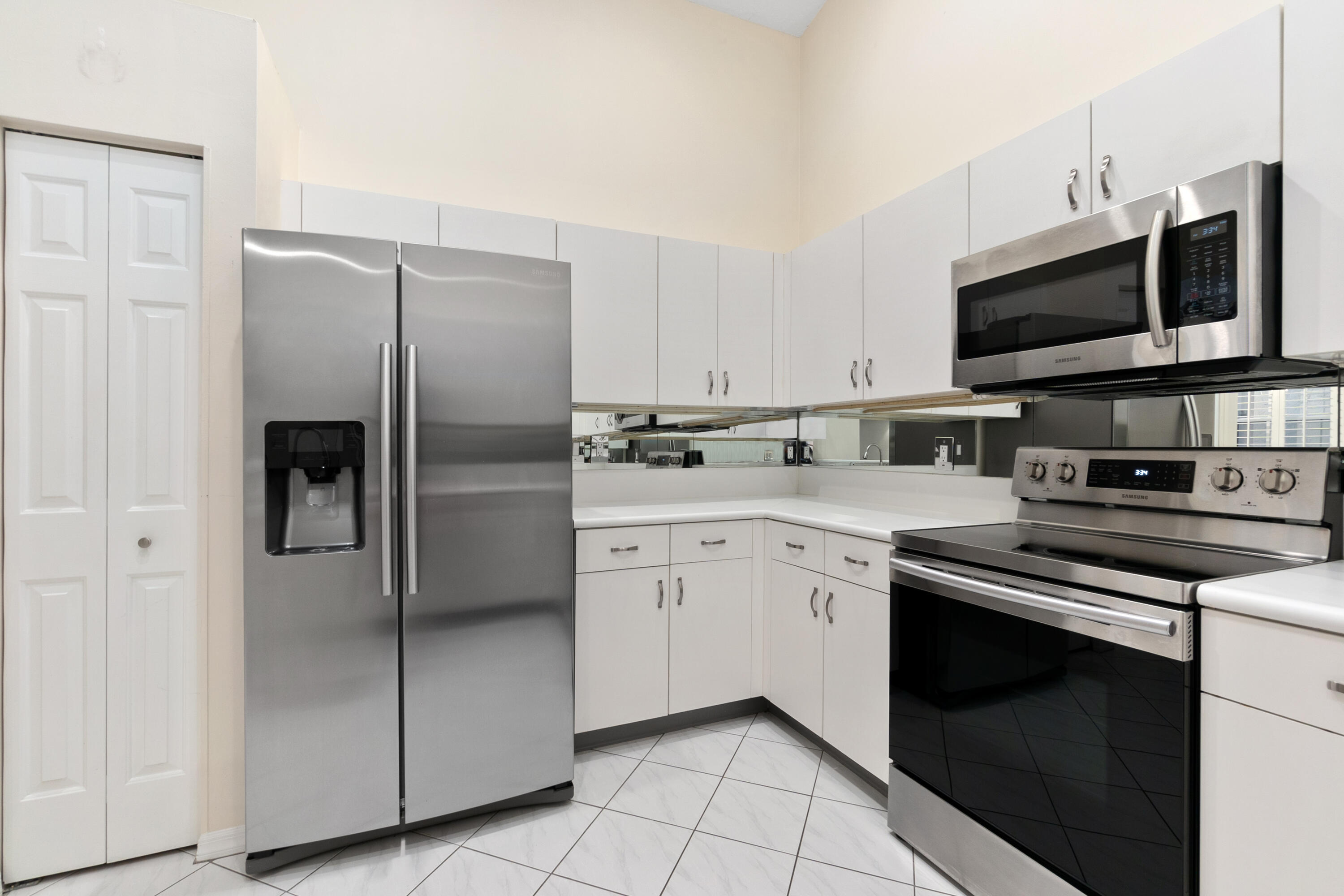 8261 Vía Bella Boca Raton, FL 33496 - Photo 9 of 25 Kitchen view to pantry