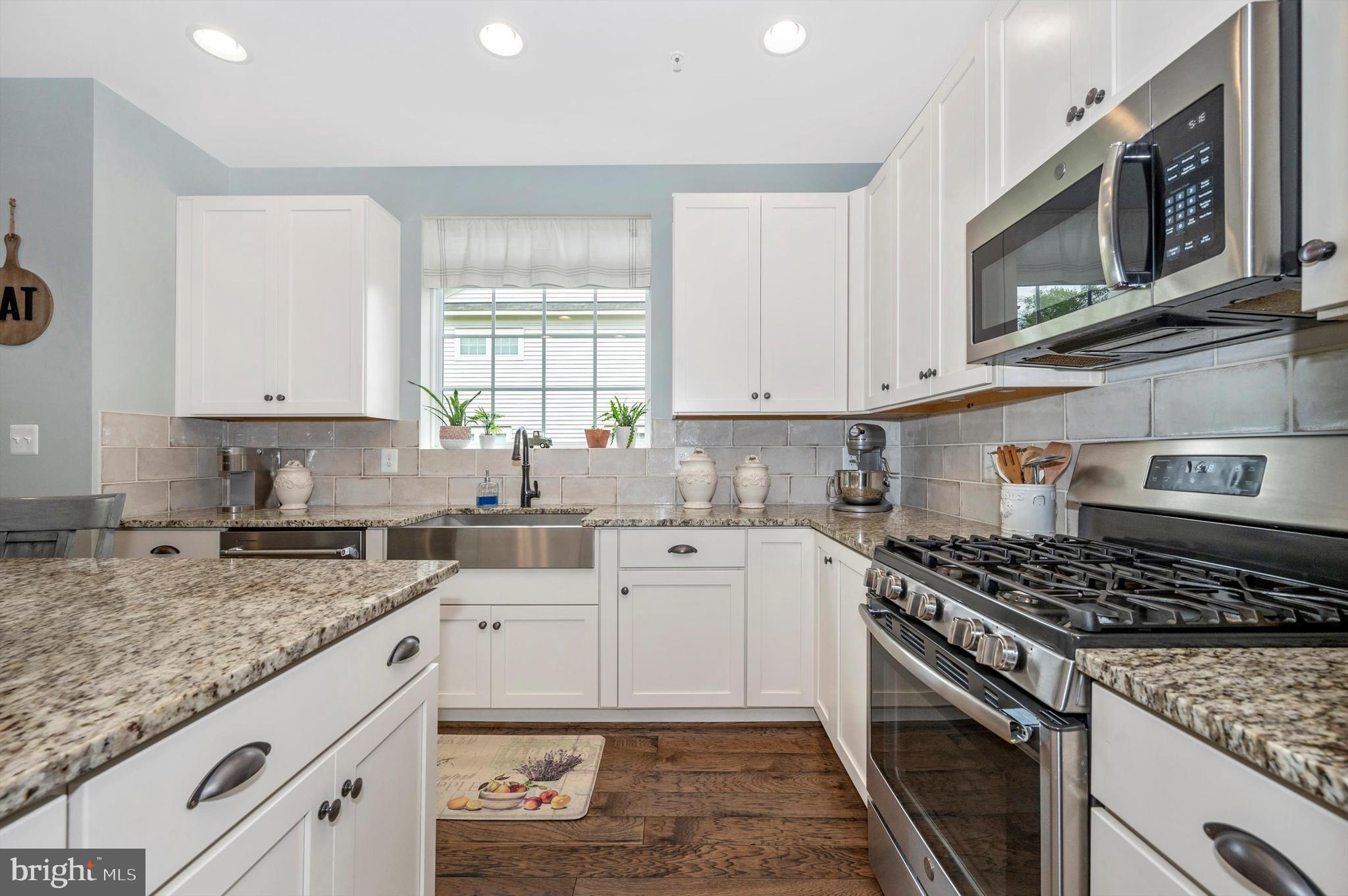 5652 Scott Ridge Place Frederick, MD 21704 - Photo 10 of 37 Kitchen with Large Center Island
