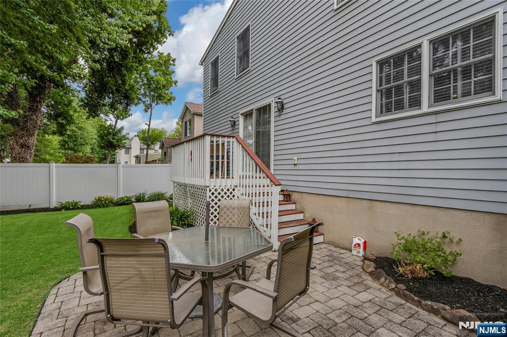 15 Colonial Road Tenafly, NJ 07670 - Photo 9 of 40