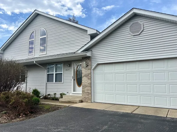 $264,900 | 824 East Kahler Road, Unit 824, Wilmington, IL 60481