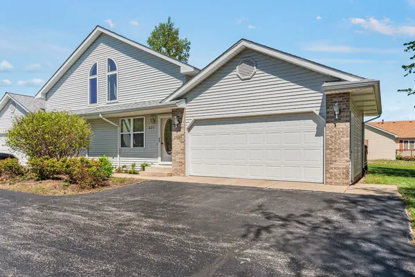 $264,900 | 824 East Kahler Road, Unit 824, Wilmington, IL 60481