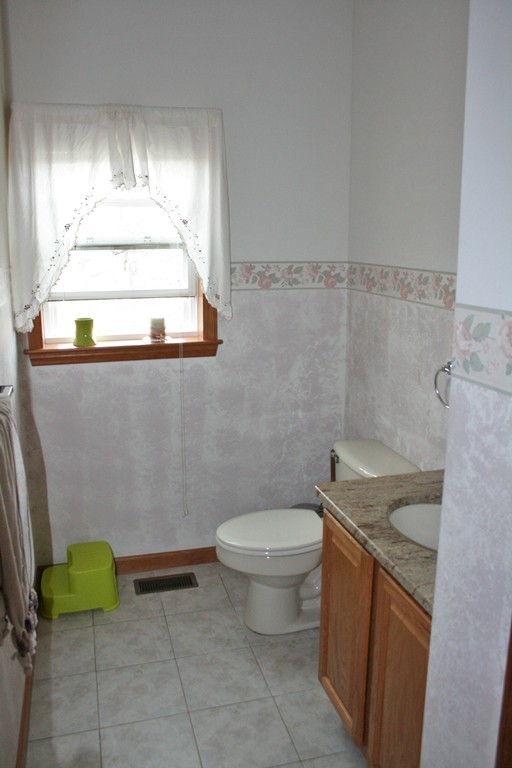 12 Arrowsic Street Worcester, MA 01606 - Photo 10 of 19 Gallery Image 10