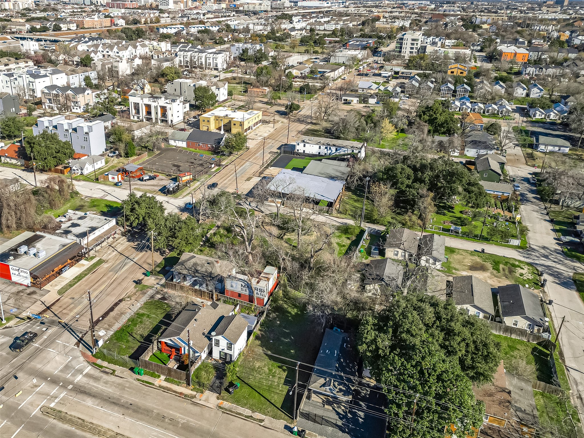 2407 Alabama Street Houston, TX 77004 - Photo 15 of 29 an aerial view of multiple house