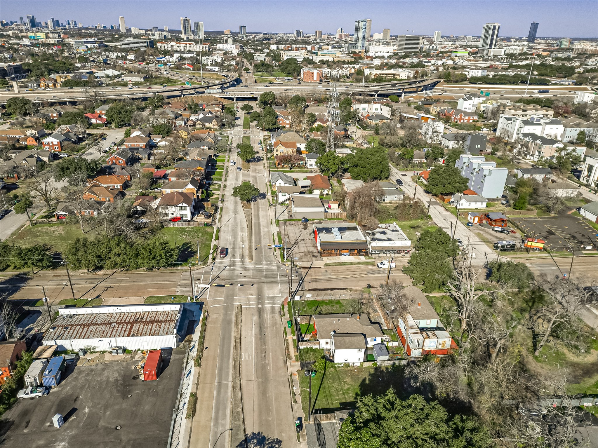 2407 Alabama Street Houston, TX 77004 - Photo 17 of 29 an aerial view of residential houses with outdoor space