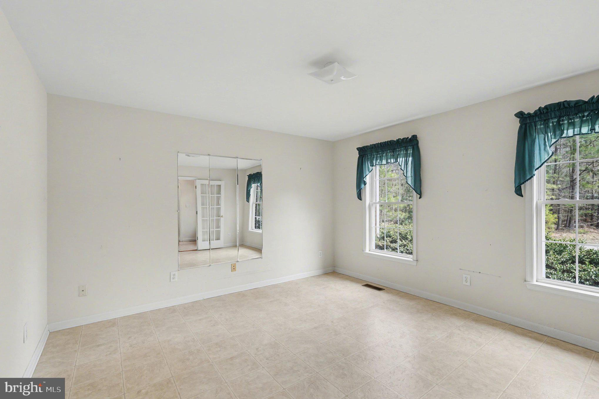 2383 Rappahannock Road Colonial Beach, VA 22443 - Photo 15 of 47 Dining Room