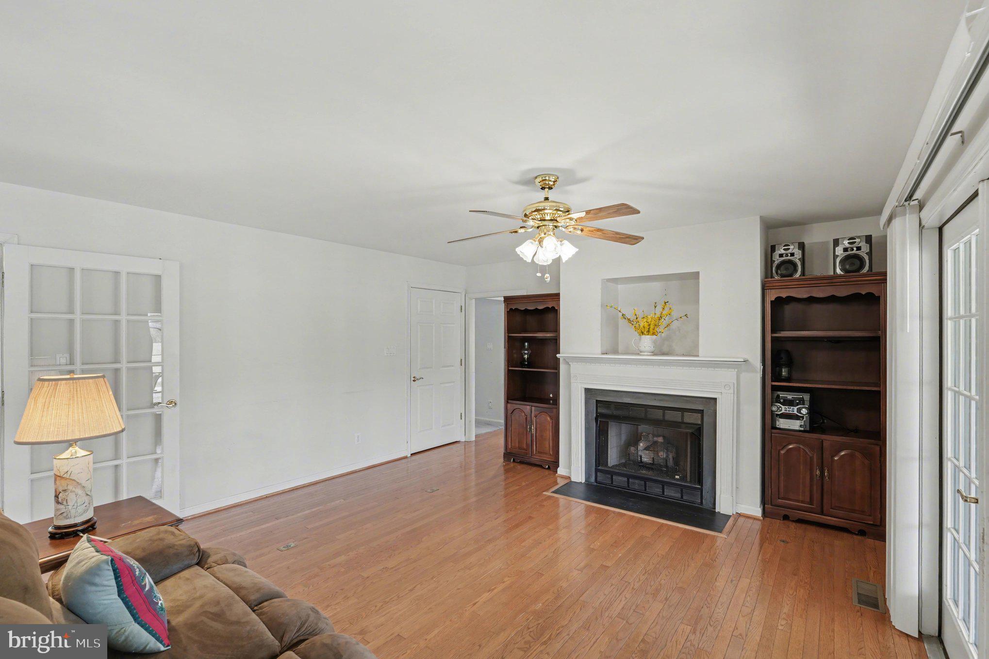 2383 Rappahannock Road Colonial Beach, VA 22443 - Photo 10 of 47 Family Room