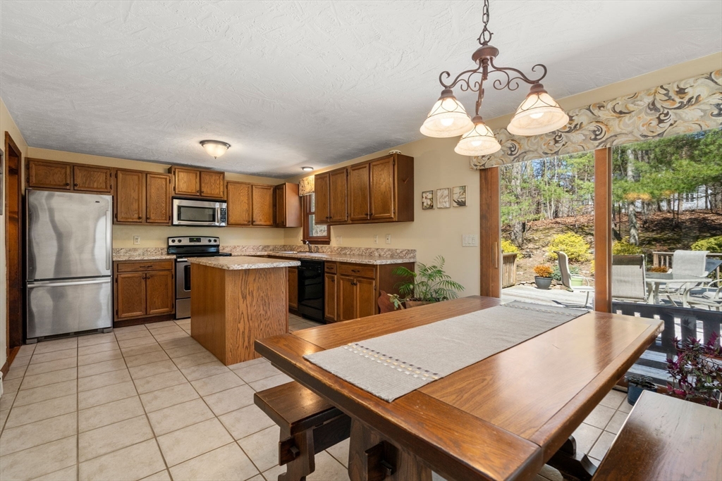 155 Kelly Road Northbridge, MA 01534 - Photo 9 of 40