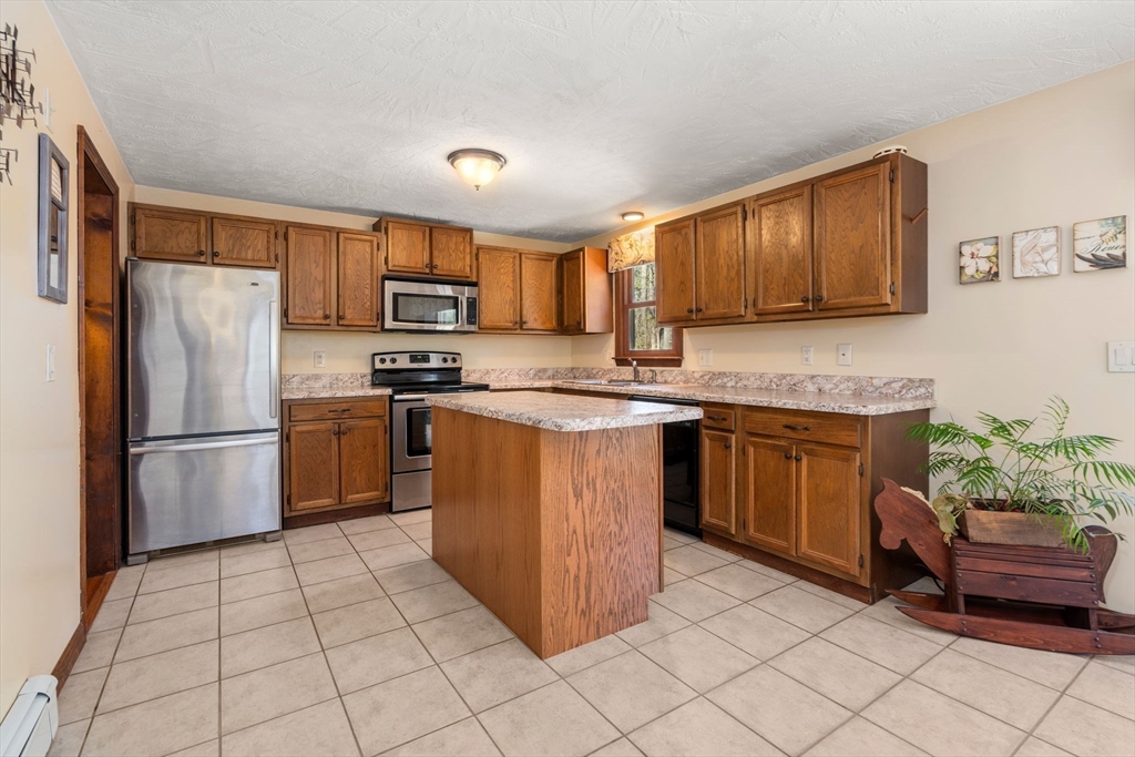 155 Kelly Road Northbridge, MA 01534 - Photo 10 of 40