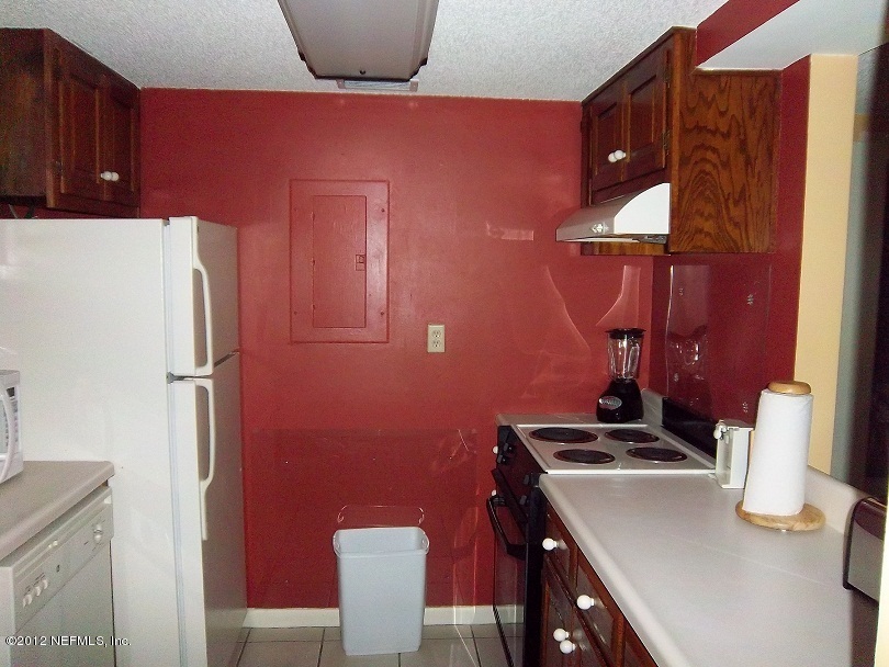 202 Beachwood Road Fernandina Beach, FL 32034 - Photo 5 of 7 Beach Wood kitchen