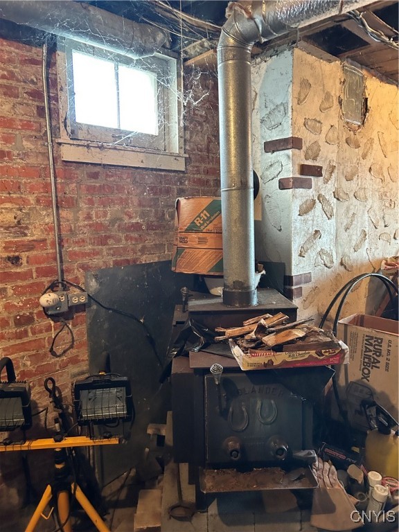 6599 Lakeshore Road Cicero, NY 13039 - Photo 24 of 29 WOOD BURNING STOVE
