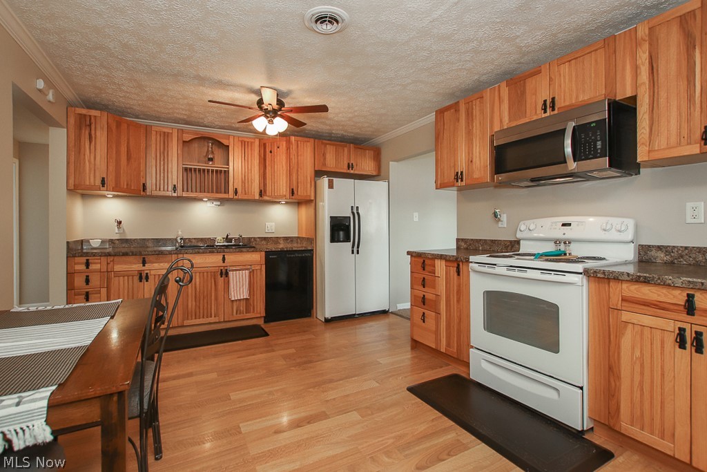 6490 Ridgeview Boulevard North Ridgeville, OH 44039 - Photo 4 of 31
