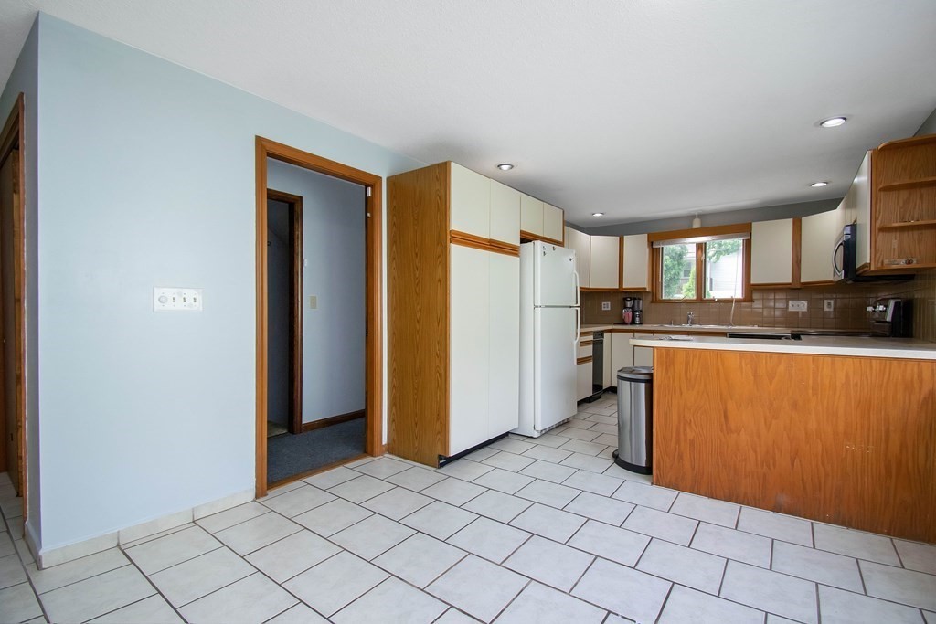 62-64 Bither Street Springfield, MA 01118 - Photo 6 of 41 Gallery Image 6