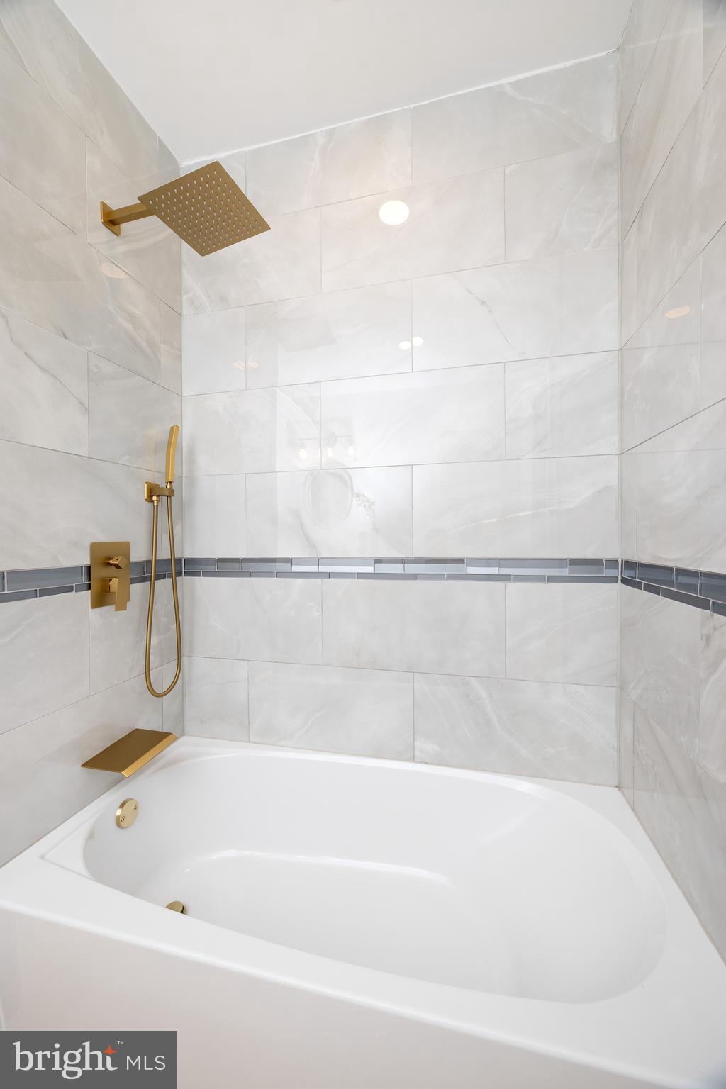 107 Rock Ridge Road Ottsville, PA 18942 - Photo 15 of 24 a bathroom with a bathtub