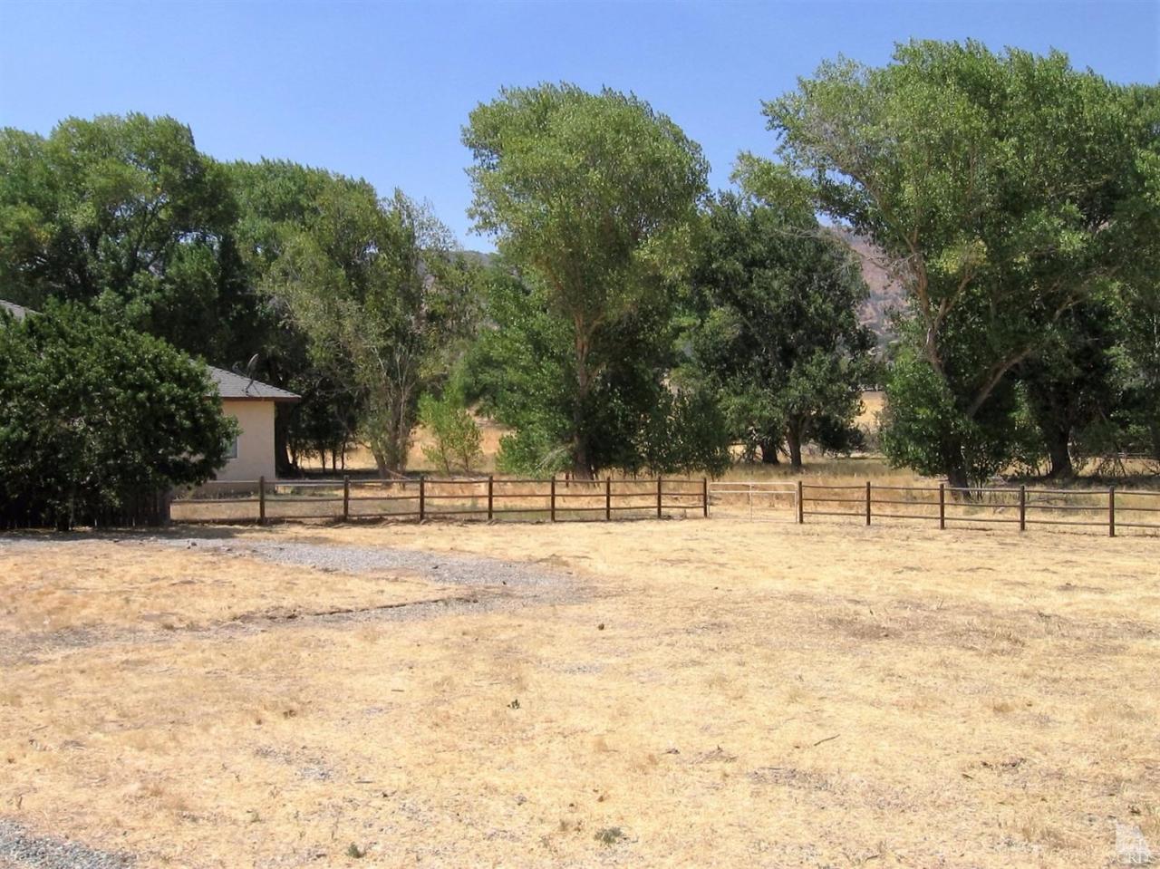 22813 Clover Spring Place Tehachapi, CA 93561 - Photo 2 of 20 a view of back yard