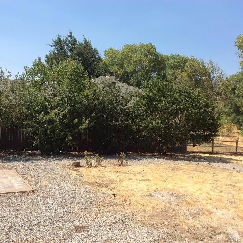 22813 Clover Spring Place Tehachapi, CA 93561 - Photo 17 of 20 a view of back yard