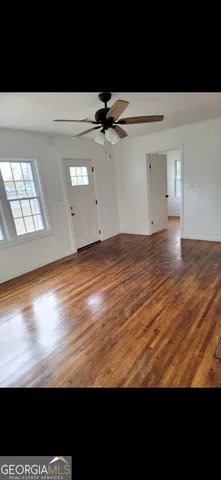 a view of empty room with ceiling fan
