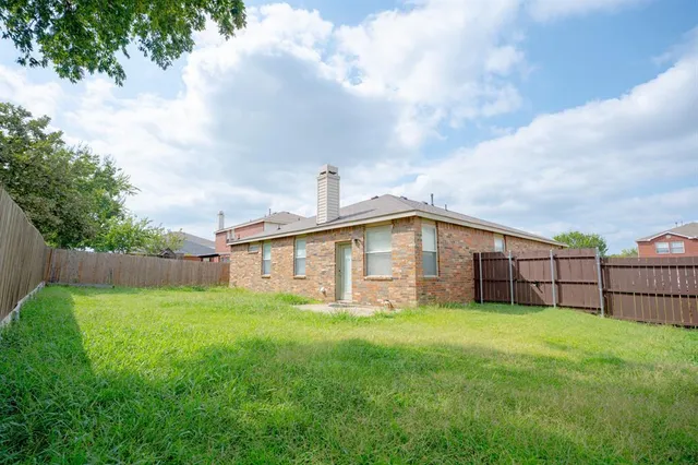 $2,200 | 812 Dunkirk Lane, Arlington, TX 76017