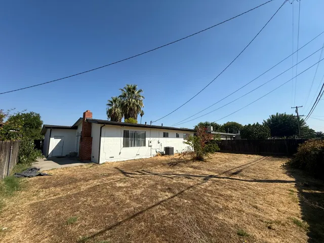 $325,000 | 22 Beverly Drive, Clovis, CA 93612