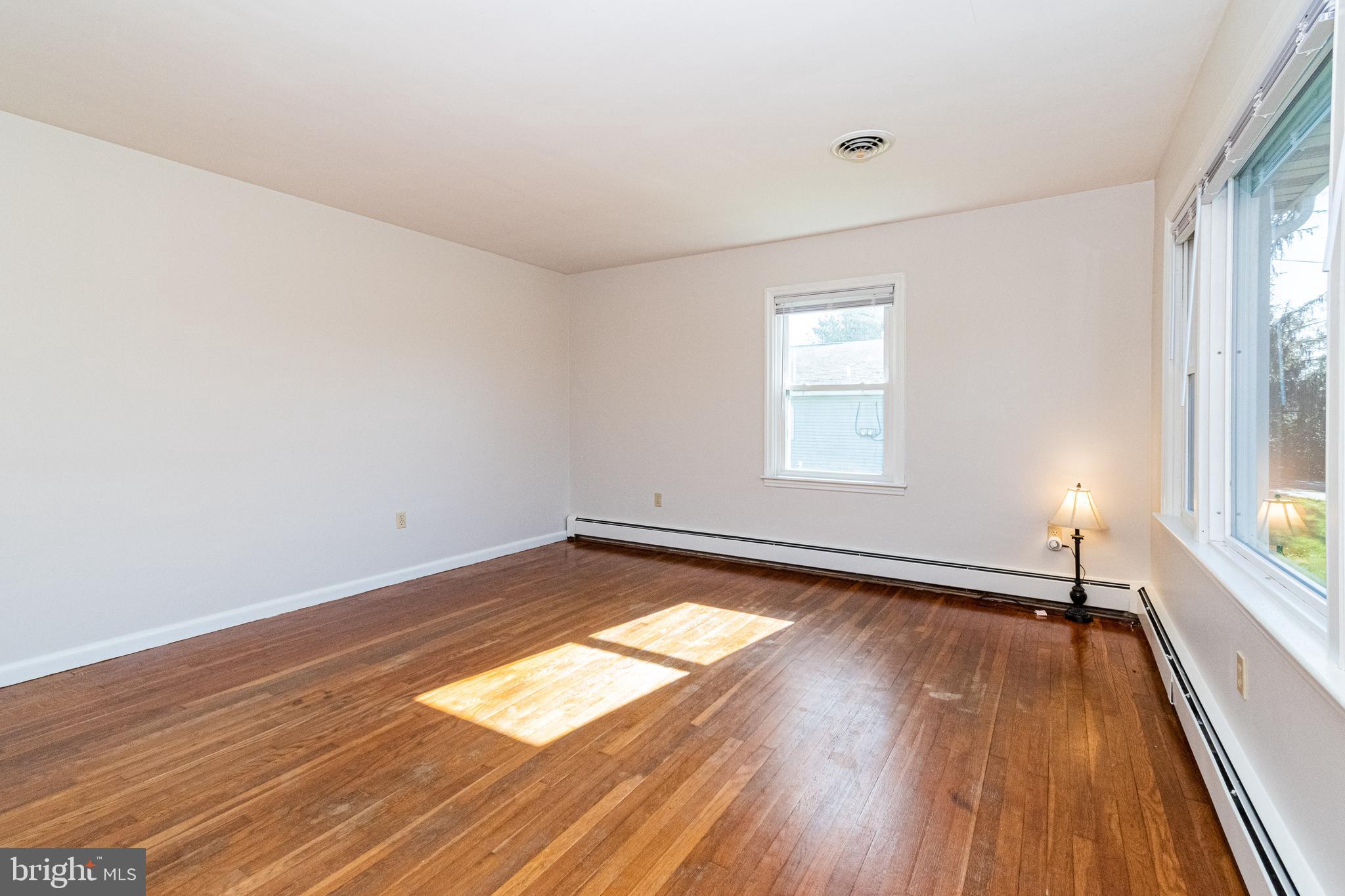 4317 Hampshire Road Hampstead, MD 21074 - Photo 5 of 34