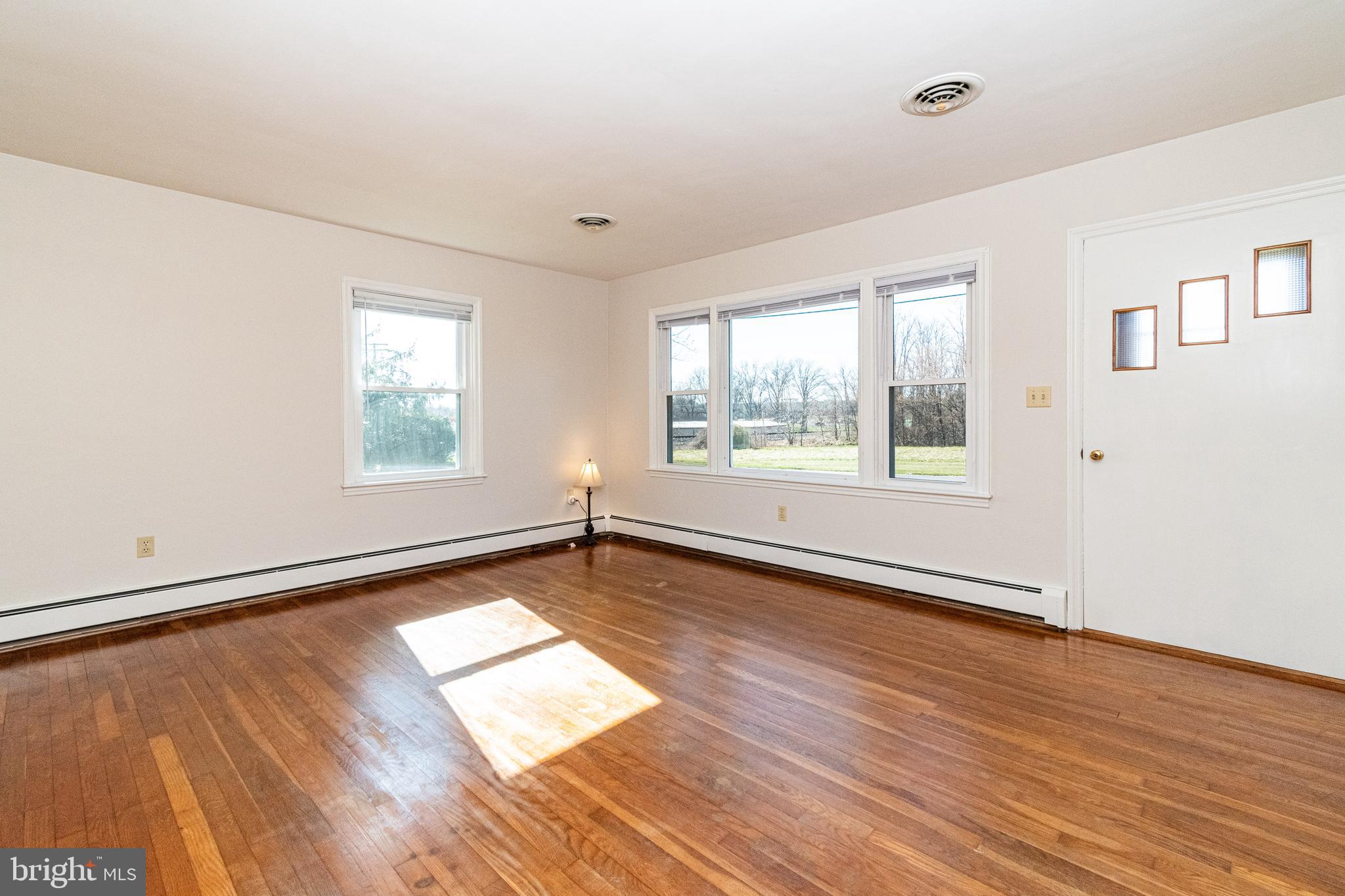 4317 Hampshire Road Hampstead, MD 21074 - Photo 8 of 34