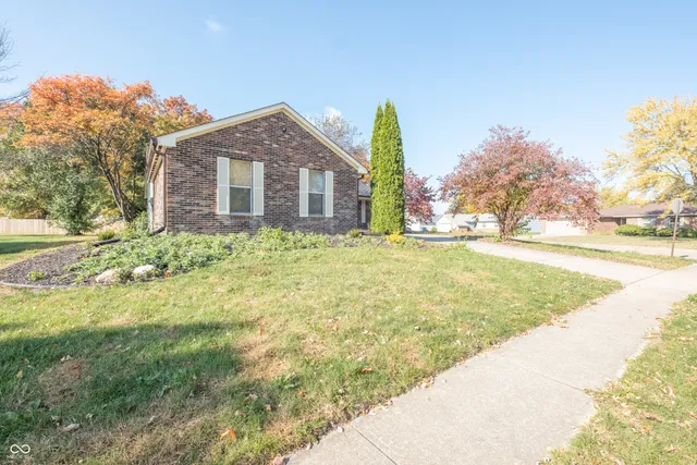$369,900 | 9362 Helmsdale Drive, Indianapolis, IN 46256