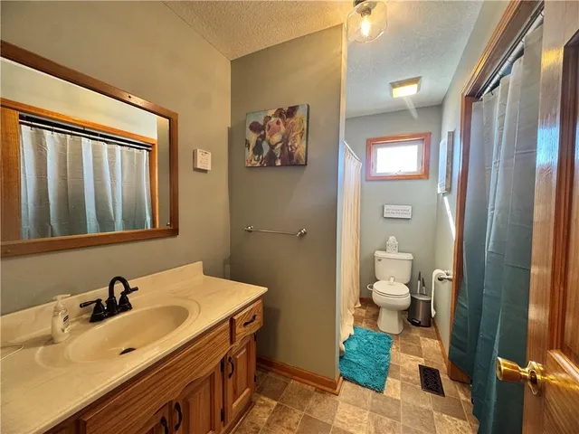 $585,000 | 2511 Northeast County Road 13514, Adrian, MO 64720