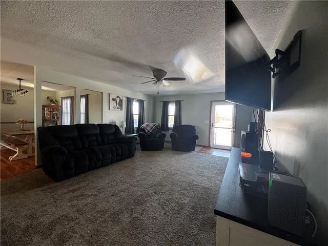 $585,000 | 2511 Northeast County Road 13514, Adrian, MO 64720