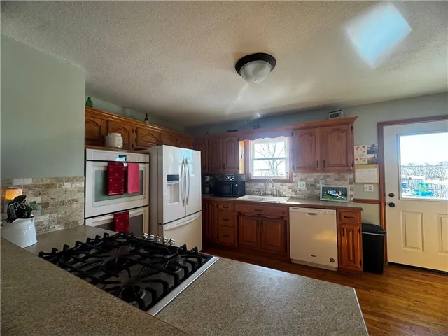 $585,000 | 2511 Northeast County Road 13514, Adrian, MO 64720