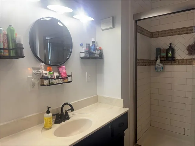 $585,000 | 2511 Northeast County Road 13514, Adrian, MO 64720