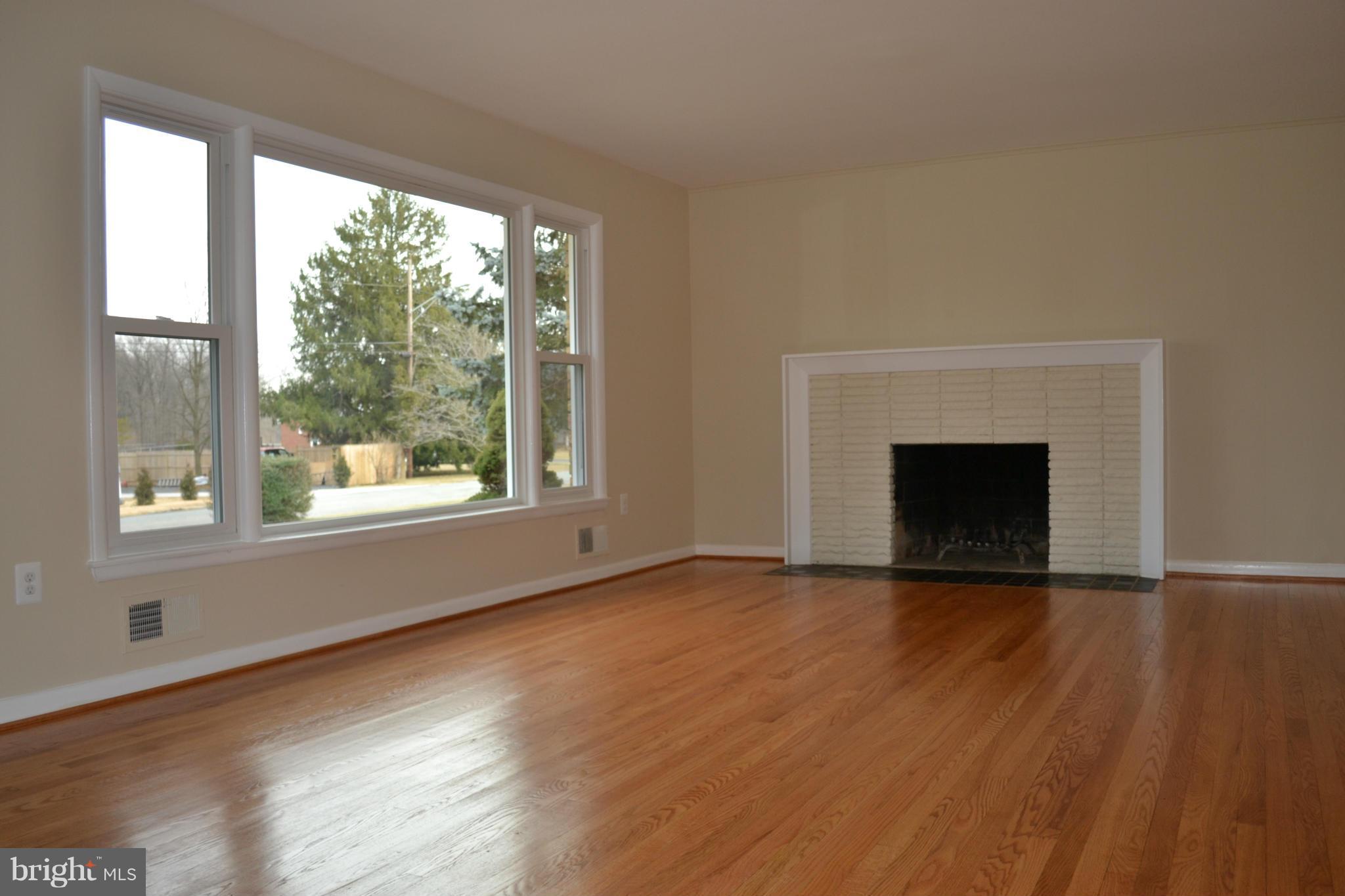 16208 Dorset Road Laurel, MD 20707 - Photo 2 of 30 Living Room