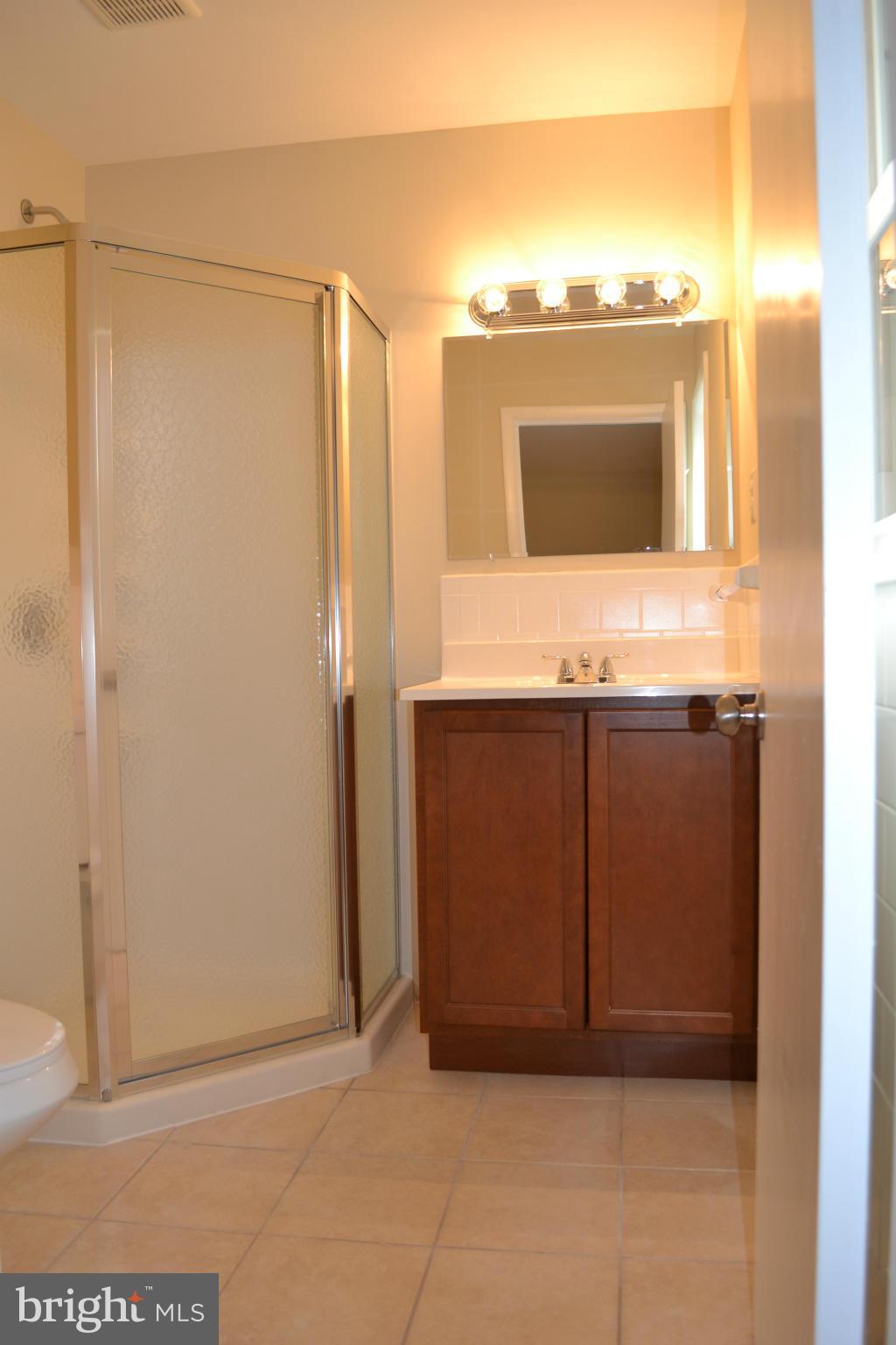 16208 Dorset Road Laurel, MD 20707 - Photo 16 of 30 Bath (Master)