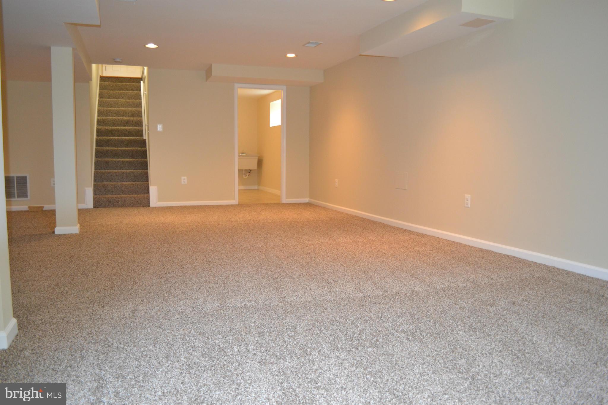 16208 Dorset Road Laurel, MD 20707 - Photo 23 of 30 Family Room