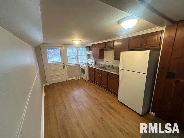 $675 | 2305 Northeast Monroe Street, Unit B, Peoria, IL 61603