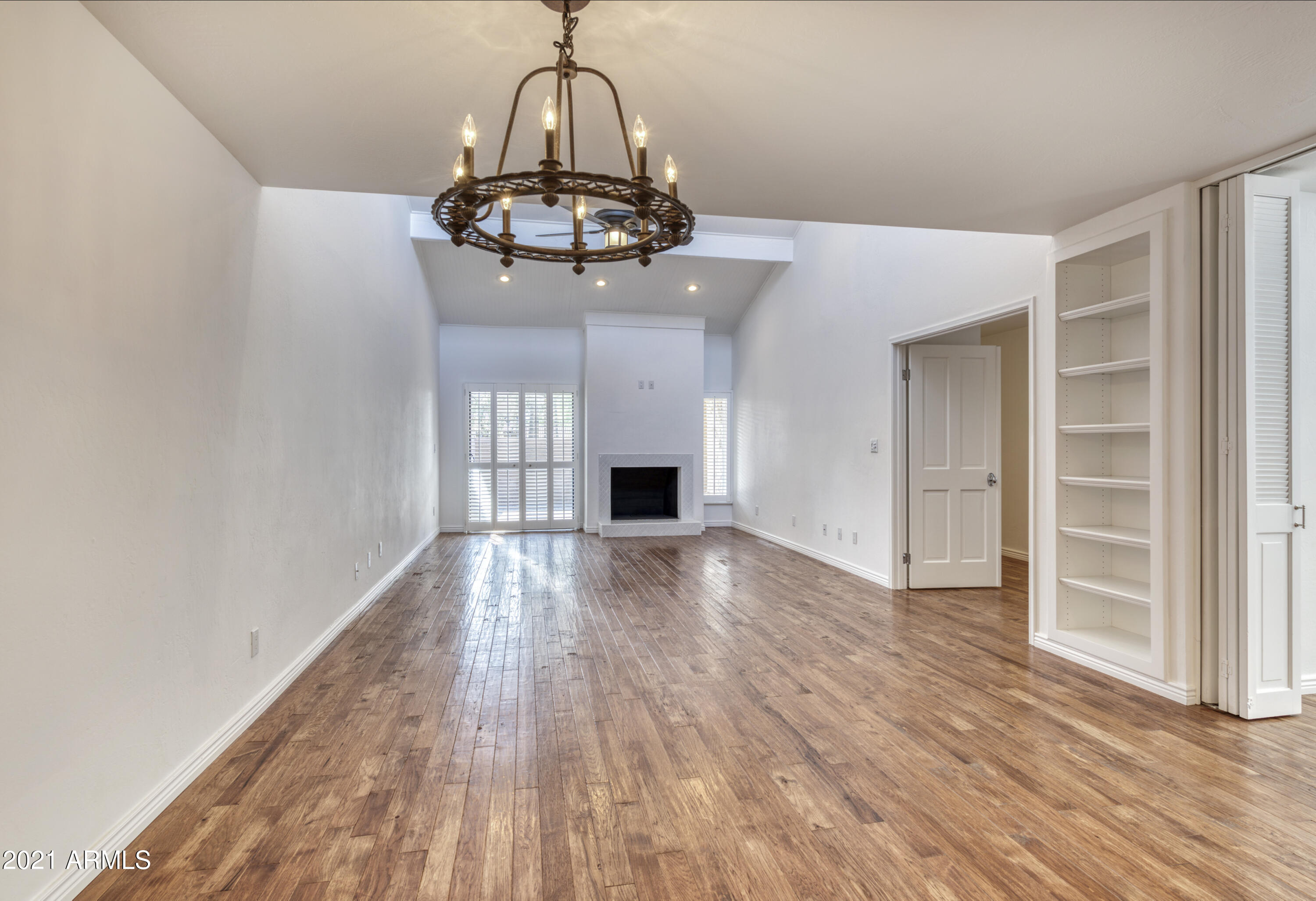 4438 East Camelback Road, Unit 144 Phoenix, AZ 85018 - Photo 9 of 35 Dining ~ Living Room