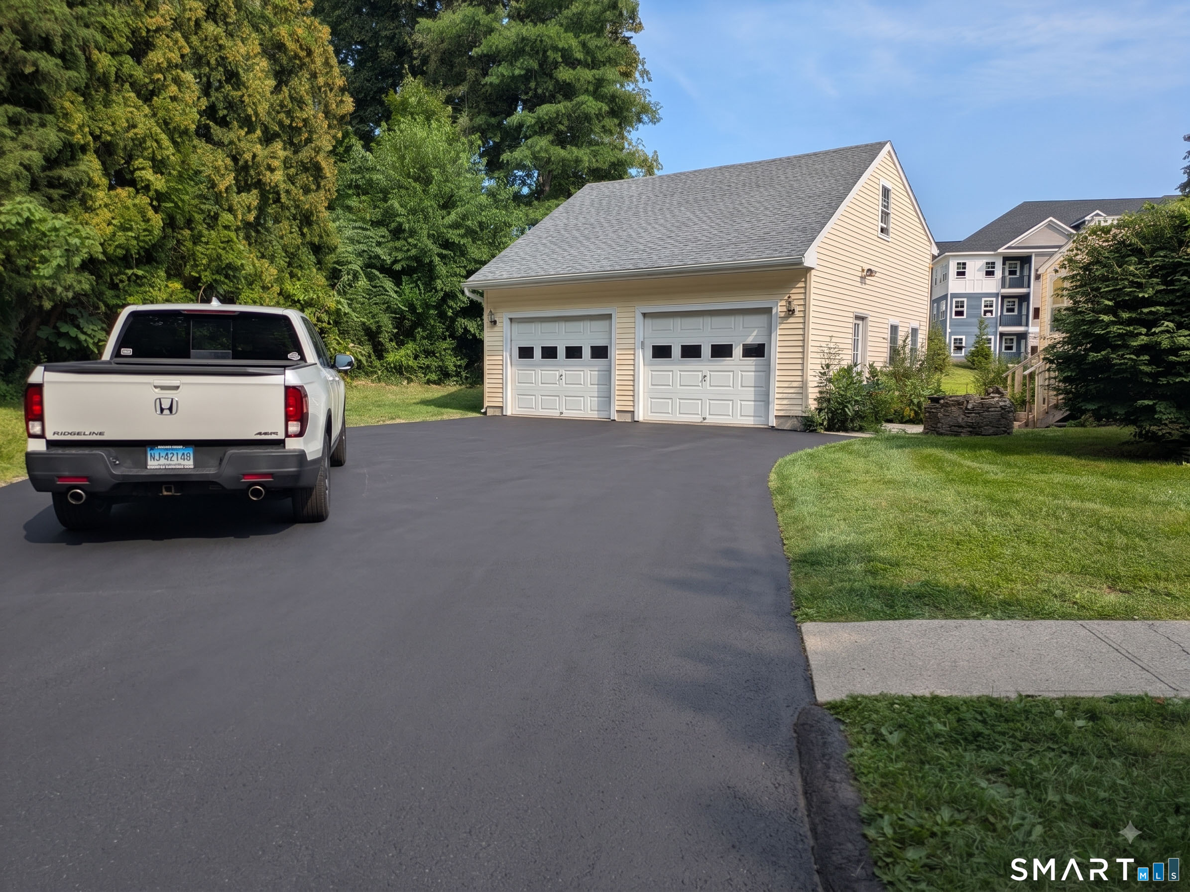 261 Coram Road Shelton, CT 06484 - Photo 2 of 25 Gallery Image 2