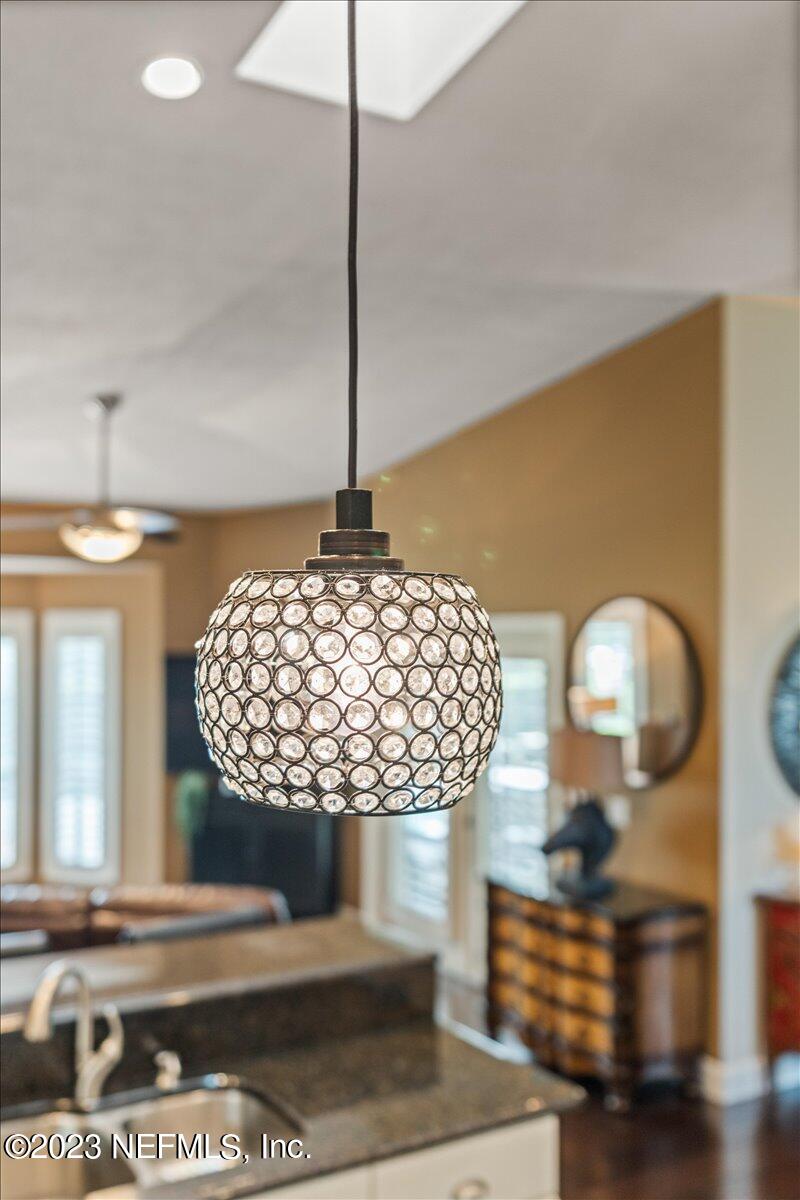 1289 North Cherry Pop Drive Hernando, FL 34442 - Photo 22 of 99 a vase of flowers sitting on a table