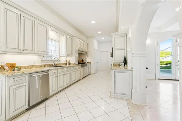 $1,790,000 | 5909 Cleveland Place, Metairie, LA 70003