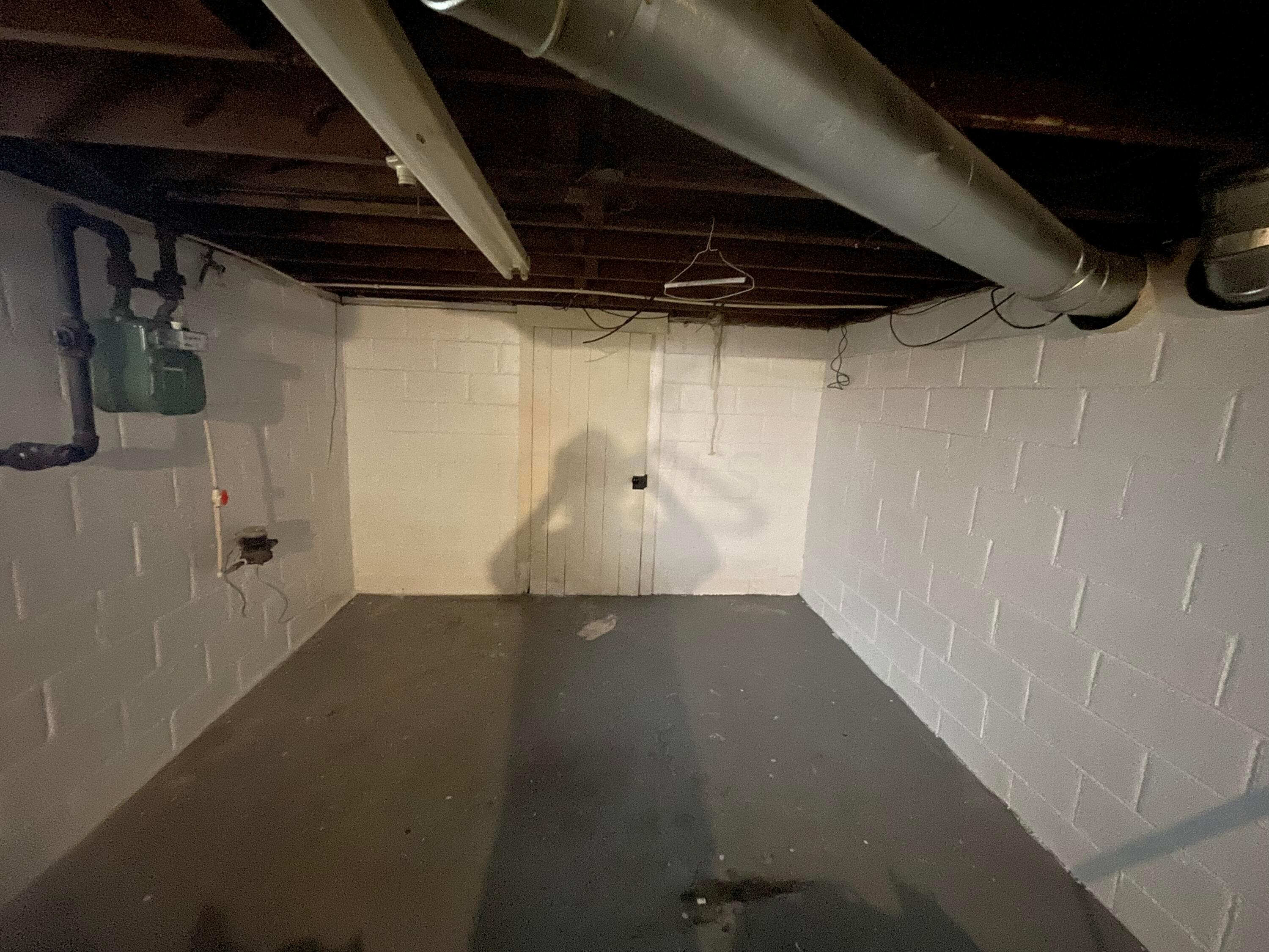 1426 Lockbourne Road Columbus, OH 43206 - Photo 10 of 14 Plenty of space for storage or finish it for extra space.