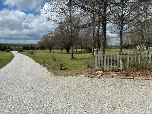 $615,000 | 7211 South Arnett Road, Grain Valley, MO 64029