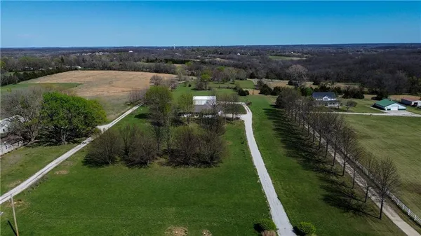 $615,000 | 7211 South Arnett Road, Grain Valley, MO 64029