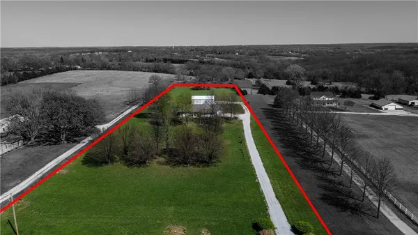 $615,000 | 7211 South Arnett Road, Grain Valley, MO 64029