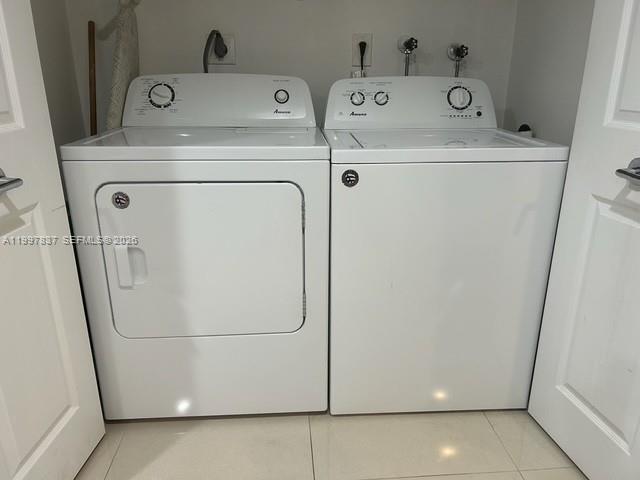 101 Southwest 96th Terrace, Unit 101 Plantation, FL 33324 - Photo 28 of 37 a utility room with dryer and washer