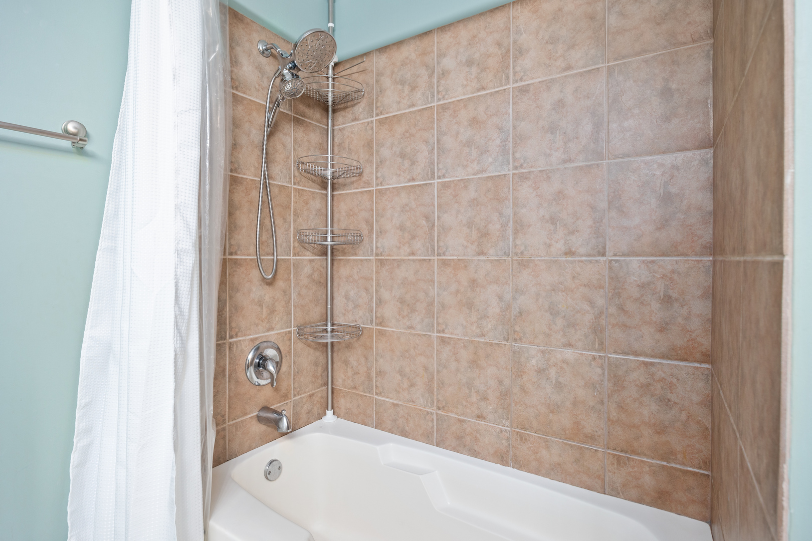 1910 South State Street, Unit 305 Chicago, IL 60616 - Photo 14 of 17 a bathroom with a bathtub and shower
