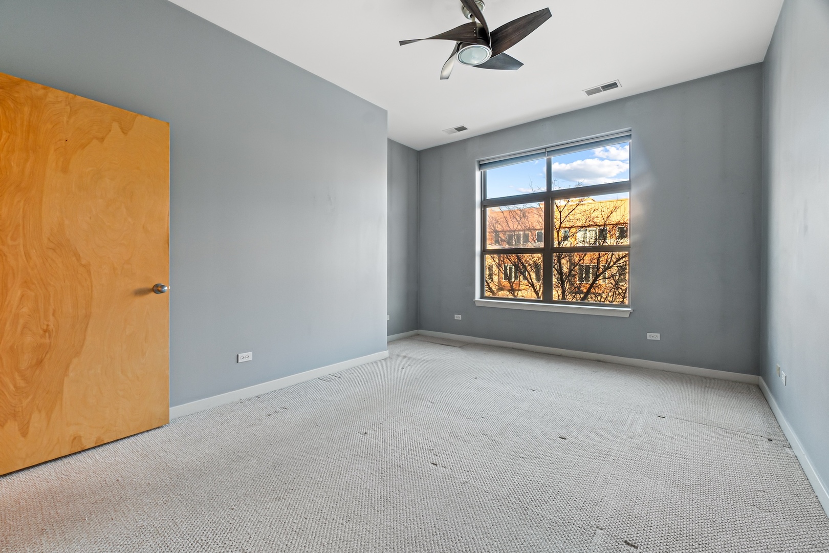 1910 South State Street, Unit 305 Chicago, IL 60616 - Photo 15 of 20 a view of an empty room with a window