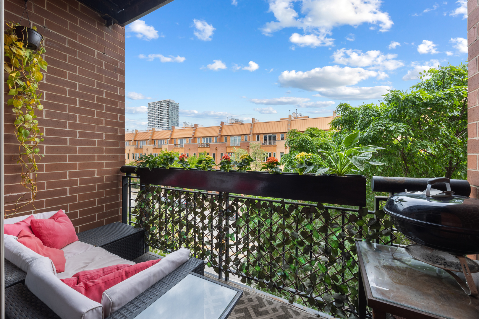 1910 South State Street, Unit 305 Chicago, IL 60616 - Photo 9 of 20 a view of a balcony with chairs