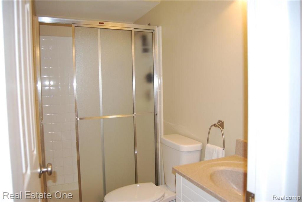 540 Rolling Green Circle Rochester Hills, MI 48309 - Photo 12 of 26