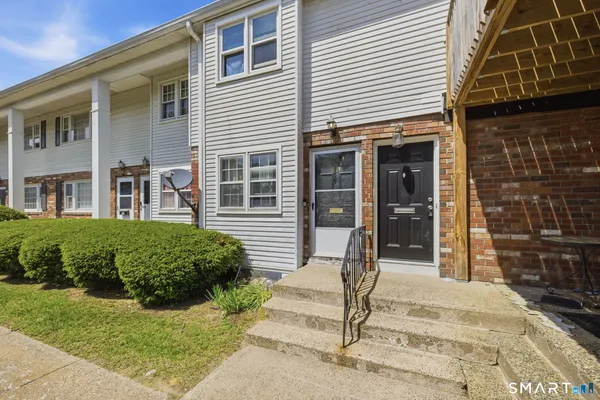 $149,900 | 12 Georgetown Drive, Unit D, Enfield, CT 06082