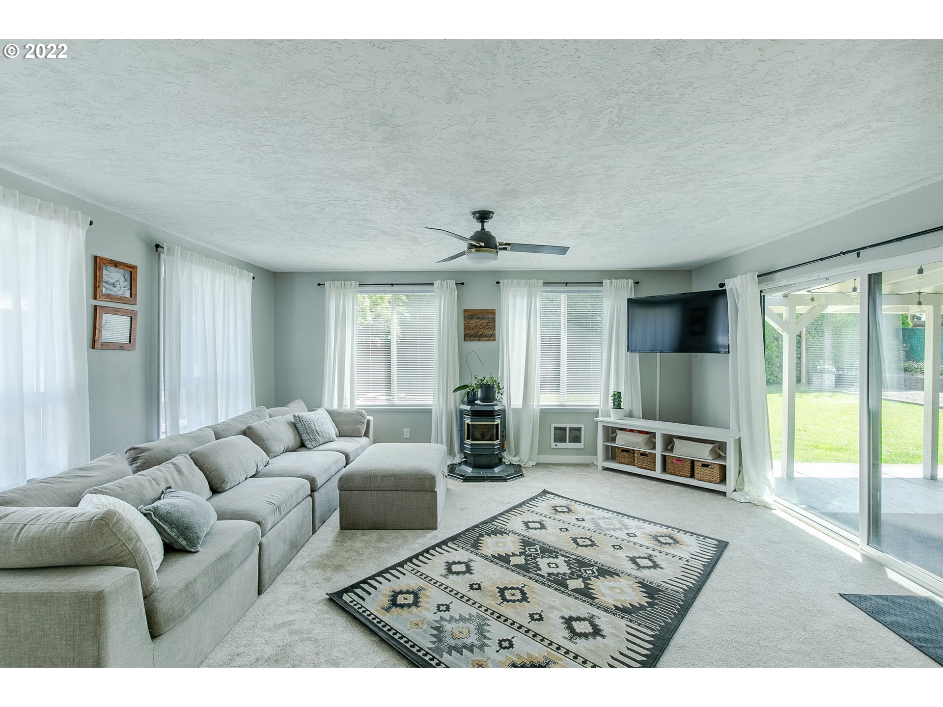 2529 27th Street Springfield, OR 97477 - Photo 9 of 20 a living room with furniture a table and large window